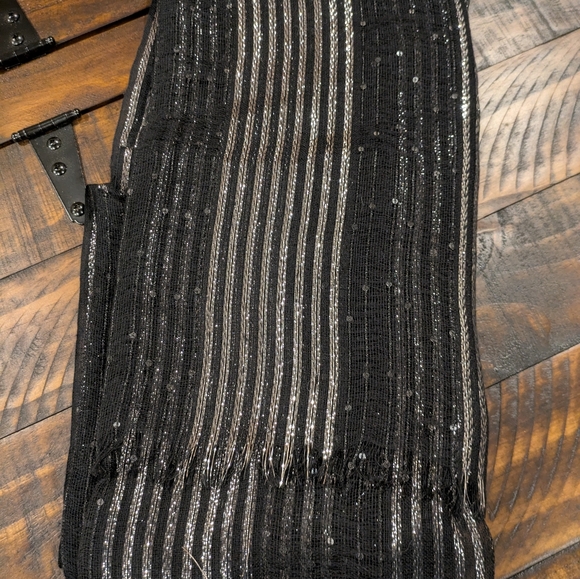 Bebe scarf/wrap - Picture 2 of 7